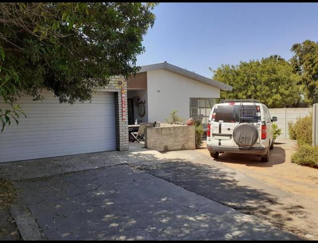 5 BEDROOM HOUSE FOR SALE IN OAKDALE